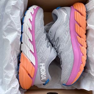 Women’s Hoka One One Gaviota-4, Size 8.5 — (New Color)
